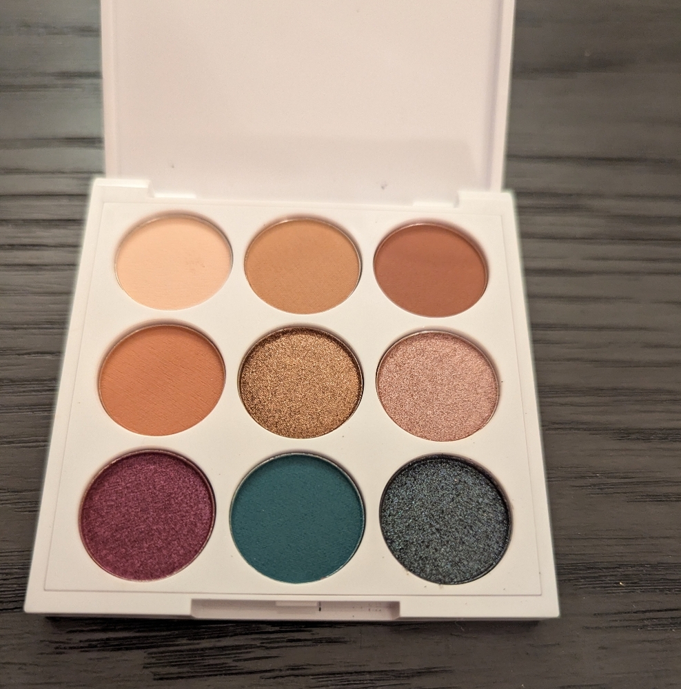 NWT ChicaBeauty Fiesta Eyeshadow Palette
